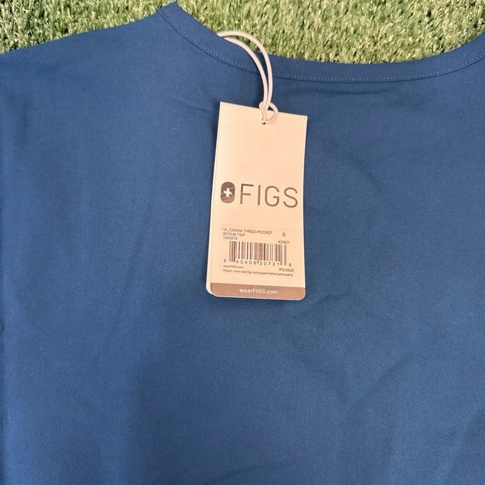 NWT FIGS Three Pocket Short Sleeve Blue‎ Casma Scrub Top Women's Size Small - Picture 3 of 4